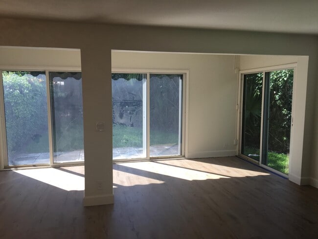 Building Photo - 27 E Rd