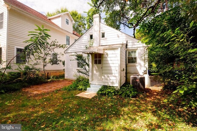 Building Photo - 4851 Crescent St