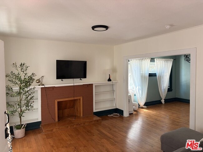 Building Photo - 1183 W 37th Dr
