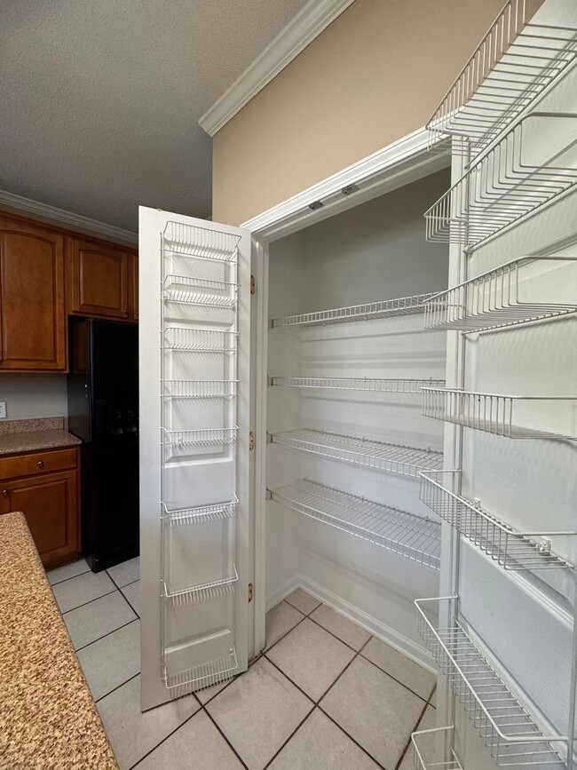 Building Photo - Fabulous 4BR 2.5 Home