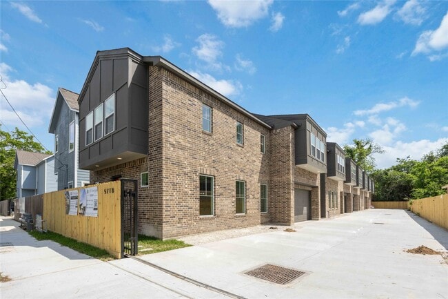 Building Photo - 5718 Beall St