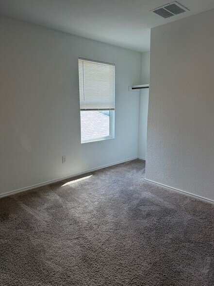 Building Photo - 20418 Onyx Ring