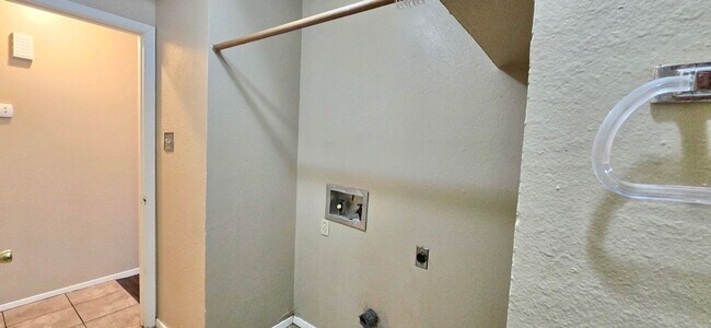 Building Photo - Tammy Lynn Dr Duplex