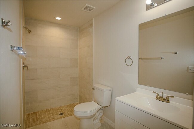 Building Photo - 1307 SE 8th Pl