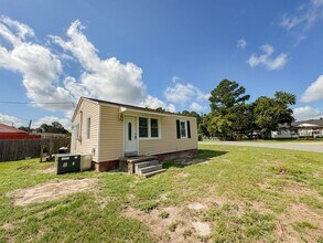 Building Photo - 2 Bedroom 1 Bathroom Home- No Pets