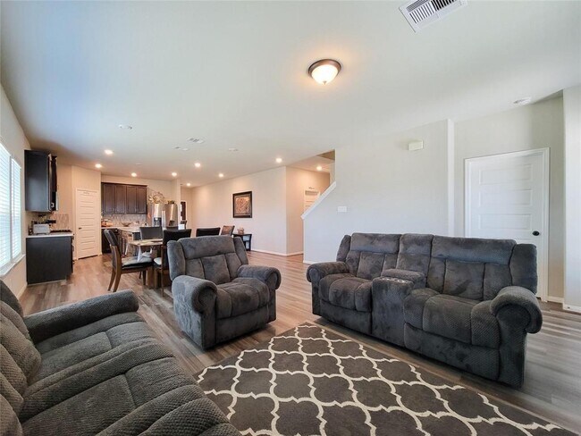 Building Photo - 2211 E WInding Pines