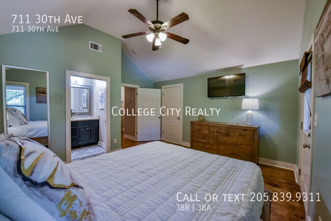 Building Photo - 711 30th Ave