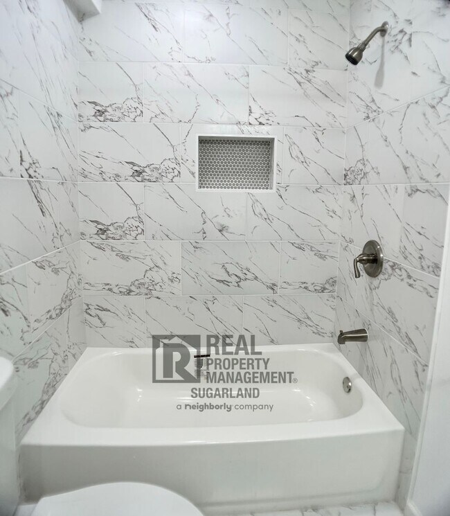 Building Photo - Gorgeous One Story Home in Sugar Land, TX