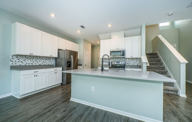 Building Photo - Large 3/3/2 Townhome Carrollwood