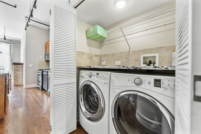 Building Photo - 1000 W Adams St