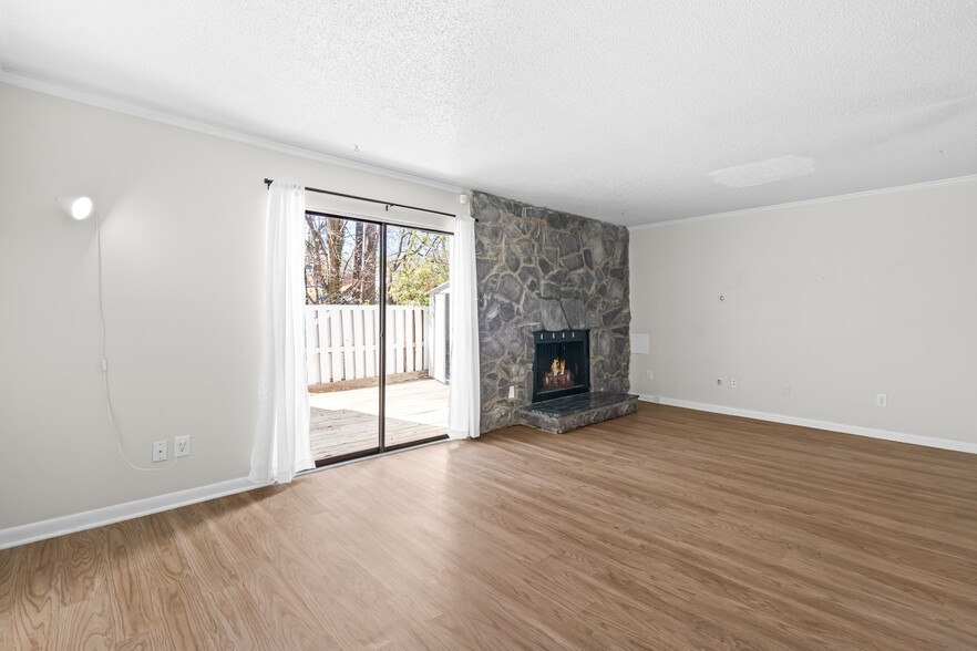 Building Photo - 7163 Sandy Creek Dr