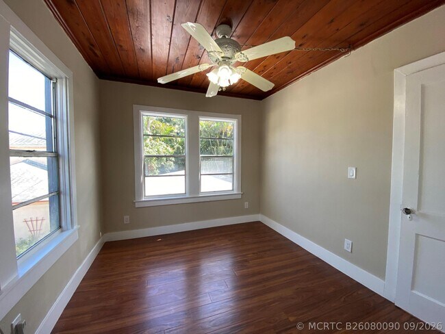 Building Photo - 203 Foresteria Dr
