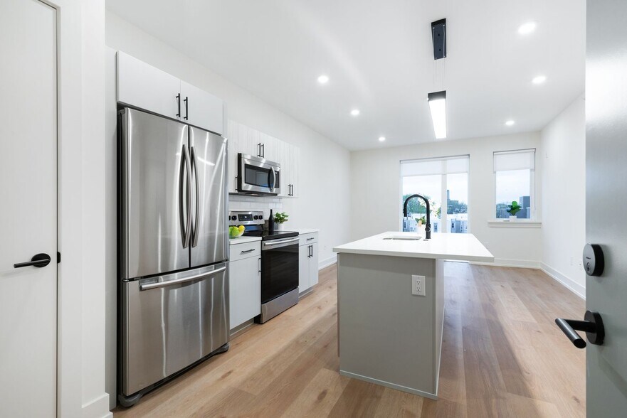 Interior Photo - 1331 S Juniper St