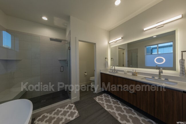 Building Photo - 1541 E Talo Ct