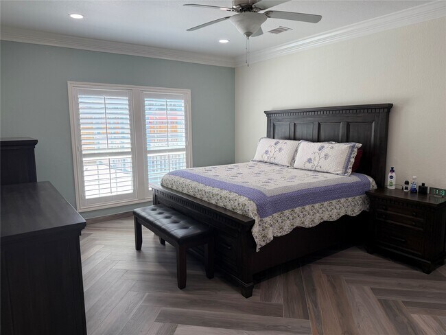 Building Photo - 5525 Swan Dr