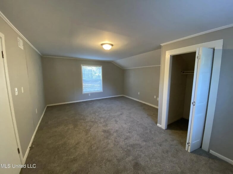 Building Photo - 773 Cedarhurst Rd