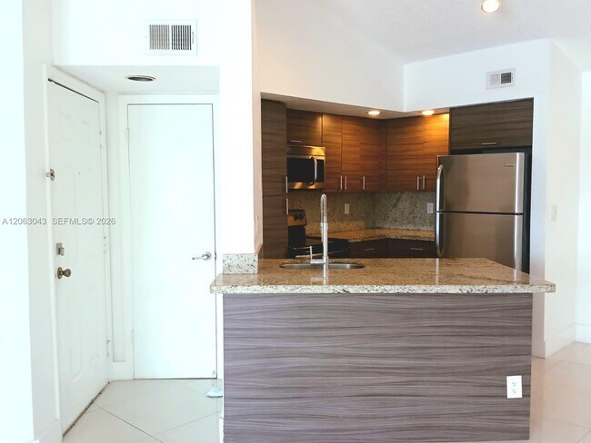 Building Photo - 731 Vista Isles Dr