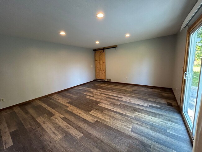 Building Photo - 3 Bedroom Stone Facade Colonial with 2 Car Attached Garage  in Strongsville