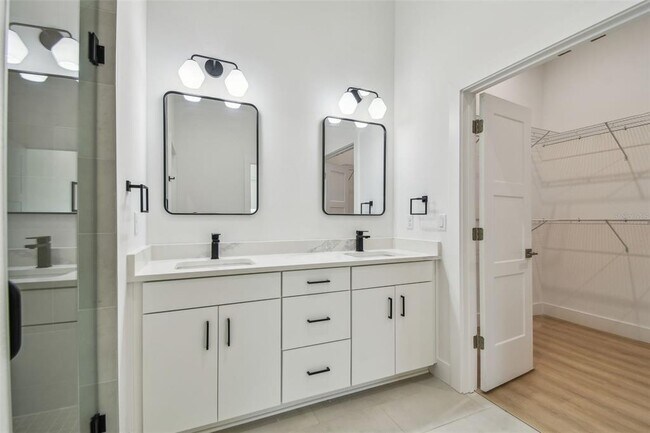 Building Photo - 3826 Pompano Dr SE