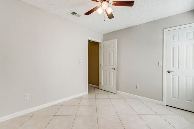 Building Photo - 2415 Will Hardee Rd