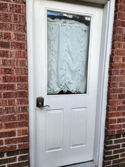 Building Photo - 204 E 3rd Ave