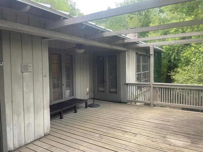 Building Photo - 720 Yaupon Valley Rd