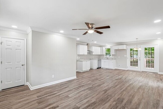 Building Photo - Great Location off of South Holden Road. 3 Bedroom 2 Bathroom Home.