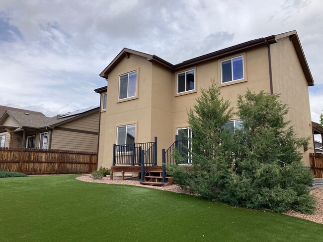 Building Photo - 5 Bed 3.5 Bath 3 Car Garage with AC