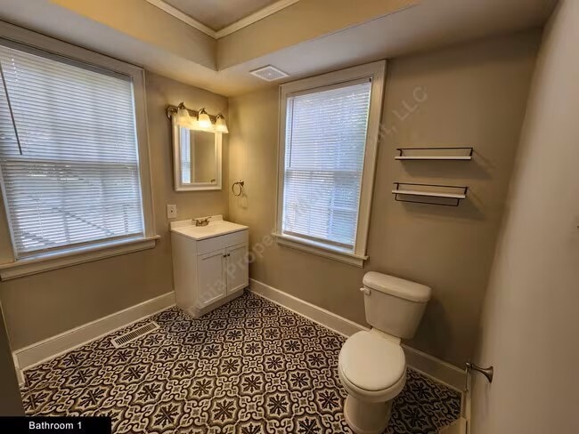 Building Photo - 312 S Woodrow St