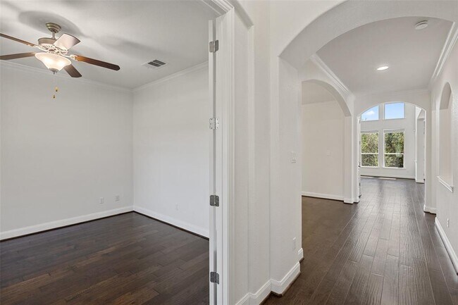 Building Photo - 21909 Esmeralda Dr
