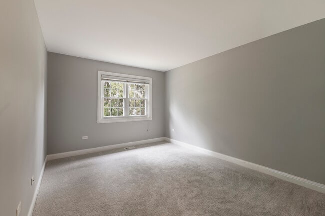 Building Photo - 43 Foxcroft Rd