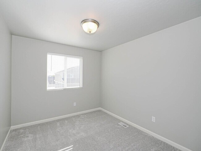 Building Photo - Saratoga Springs Twin Home