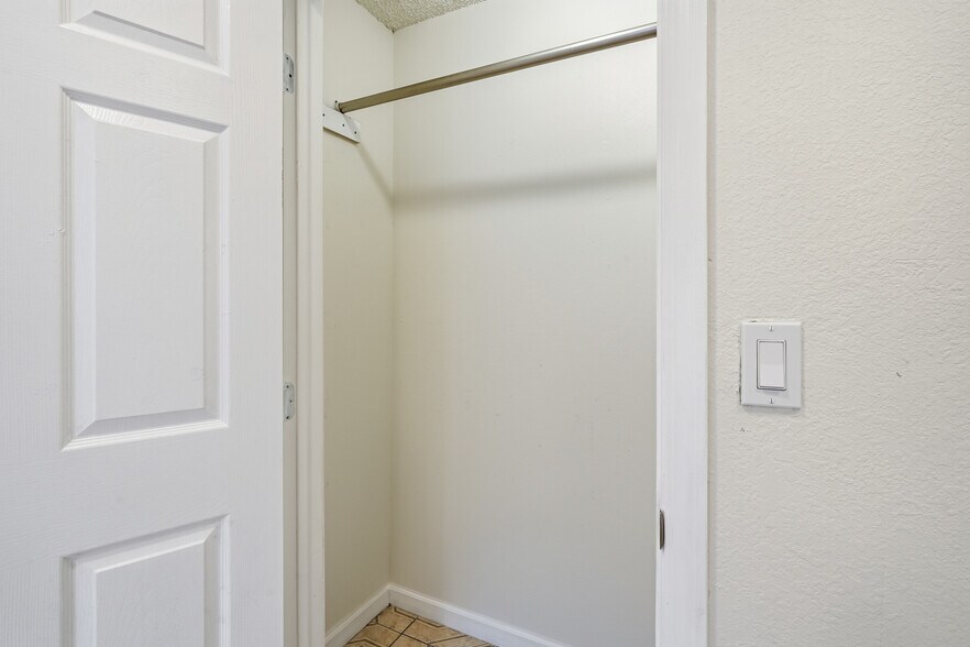 Building Photo - 7924 Woodman Ave