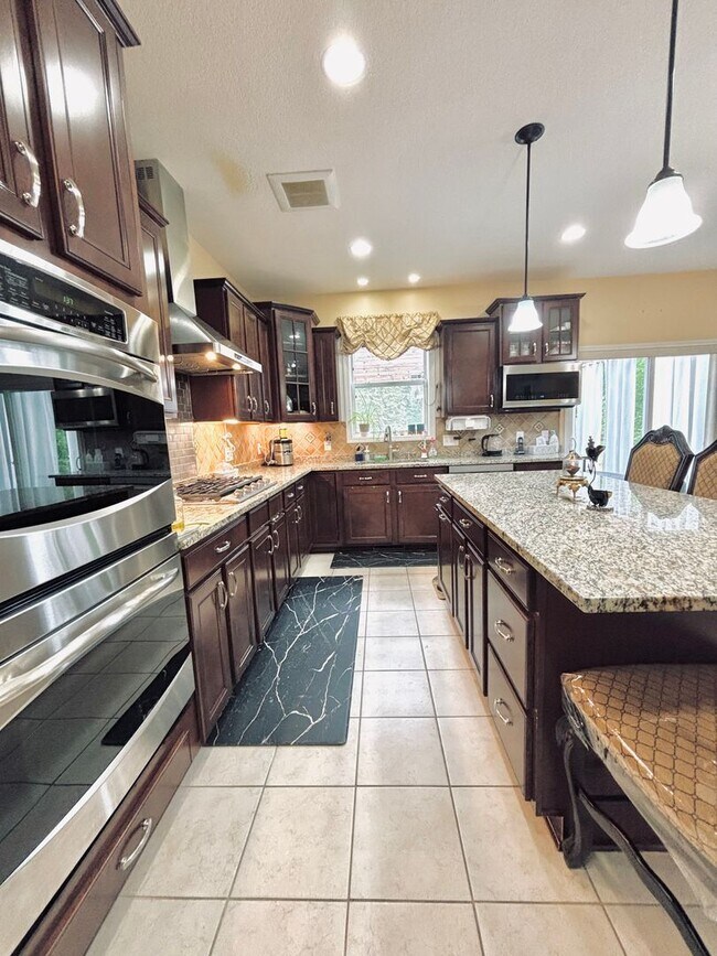 Building Photo - ONE OF A KIND 5bed/4bath!  *HOME THEATER* ...