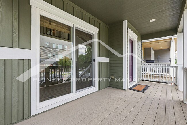 Building Photo - Charming Home with Central AC and Washer/Dryer