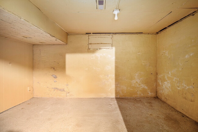 Building Photo - 805 Miner St