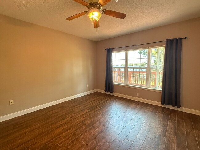 Building Photo - 5 Laguna St