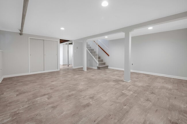 Building Photo - 5 Gates Ave