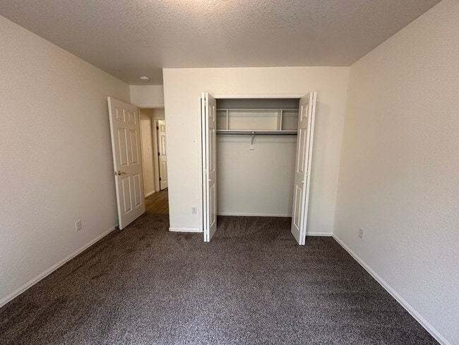 Building Photo - Charming 3 bed 2 bath home!!