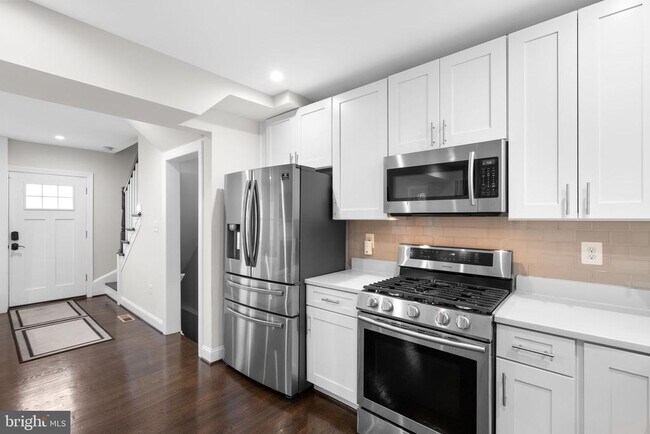 Building Photo - 535 N George Mason Dr