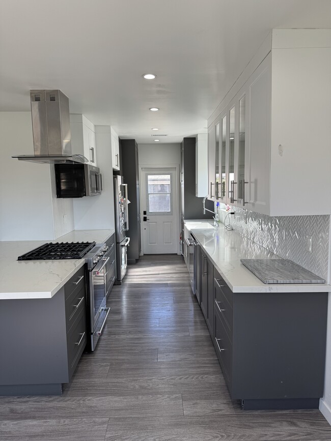 Building Photo - 1522 W 152nd St