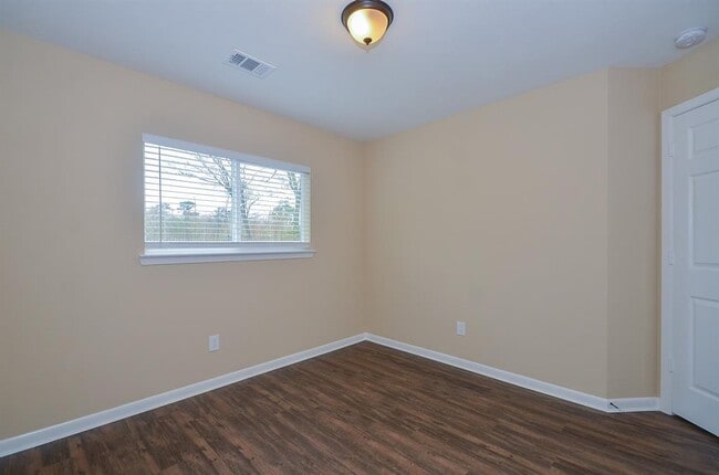 Building Photo - 5807 Cebra St