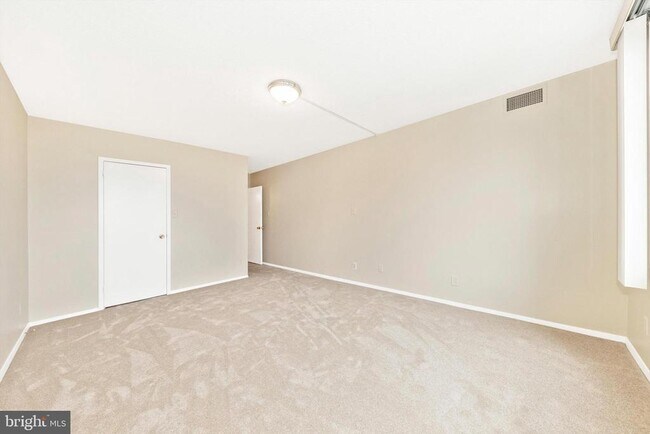 Building Photo - 5225 Pooks Hill Rd