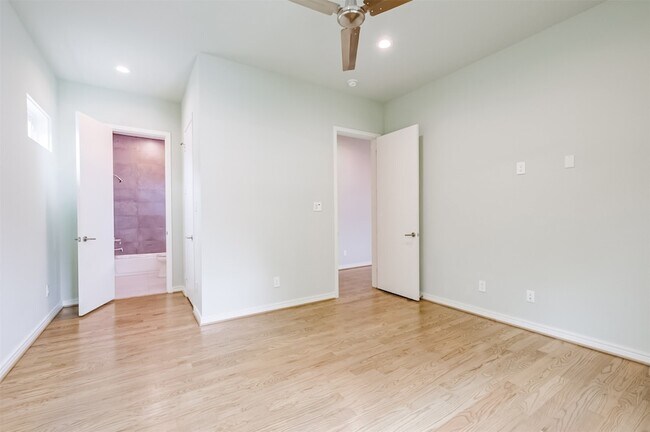 Building Photo - 711 W Clay St