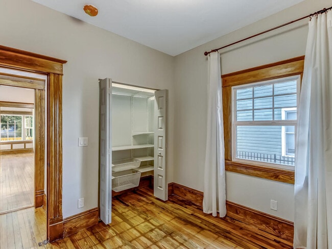 Building Photo - 419 E 3rd St