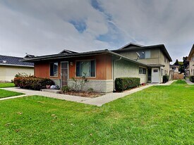 Building Photo - 2622 Spinnaker Ave