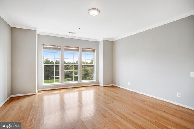 Building Photo - 20638 Sibbald Square