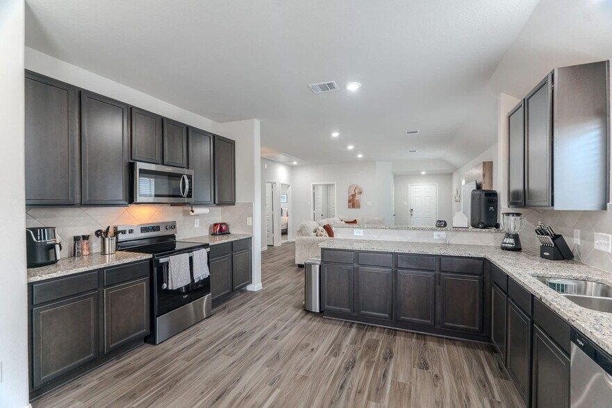 Building Photo - 8110 Alpine Bearberry Dr