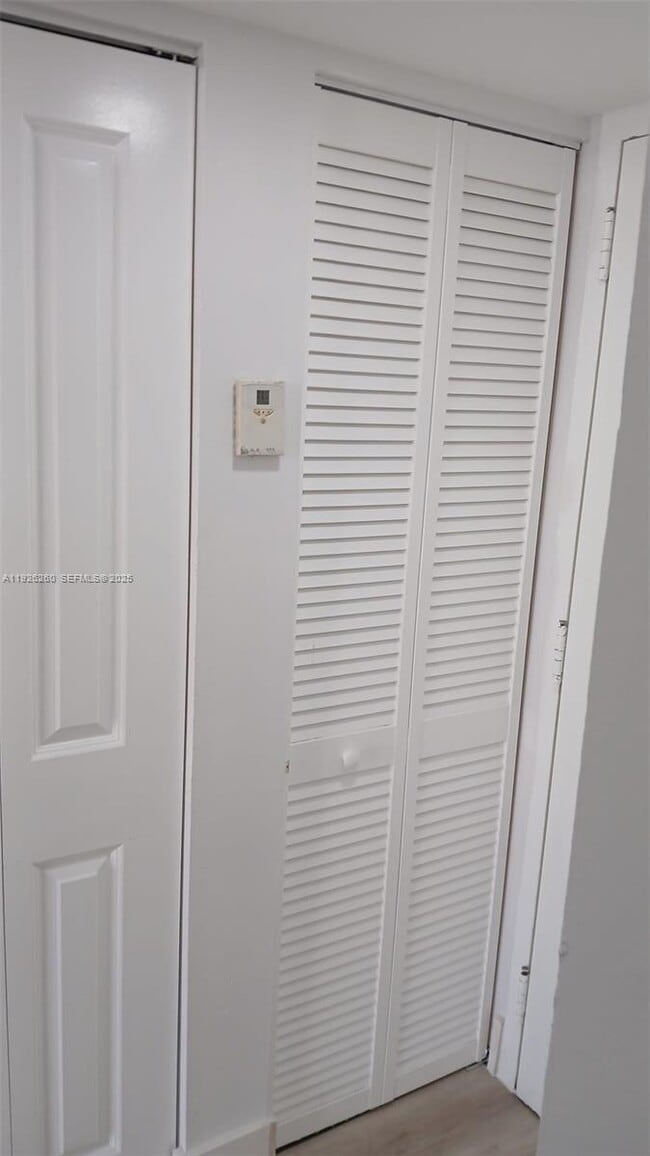 Building Photo - 9682 Fontainebleau Blvd