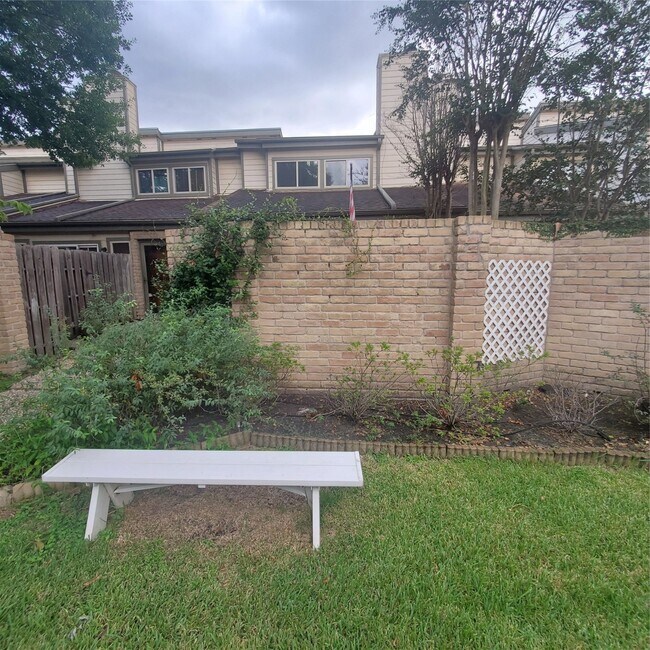 Building Photo - 726 Country Pl Dr